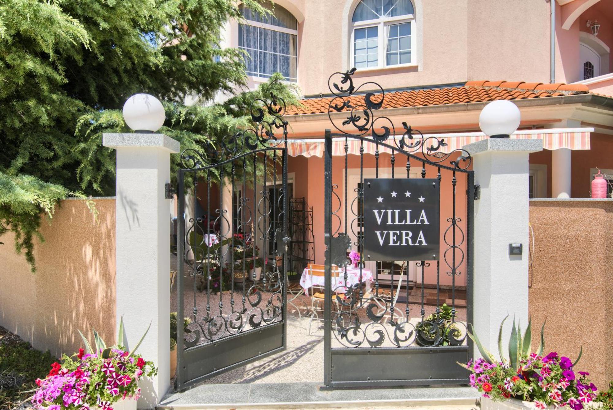Hotel Villa Vera 2 Fazana Exterior photo